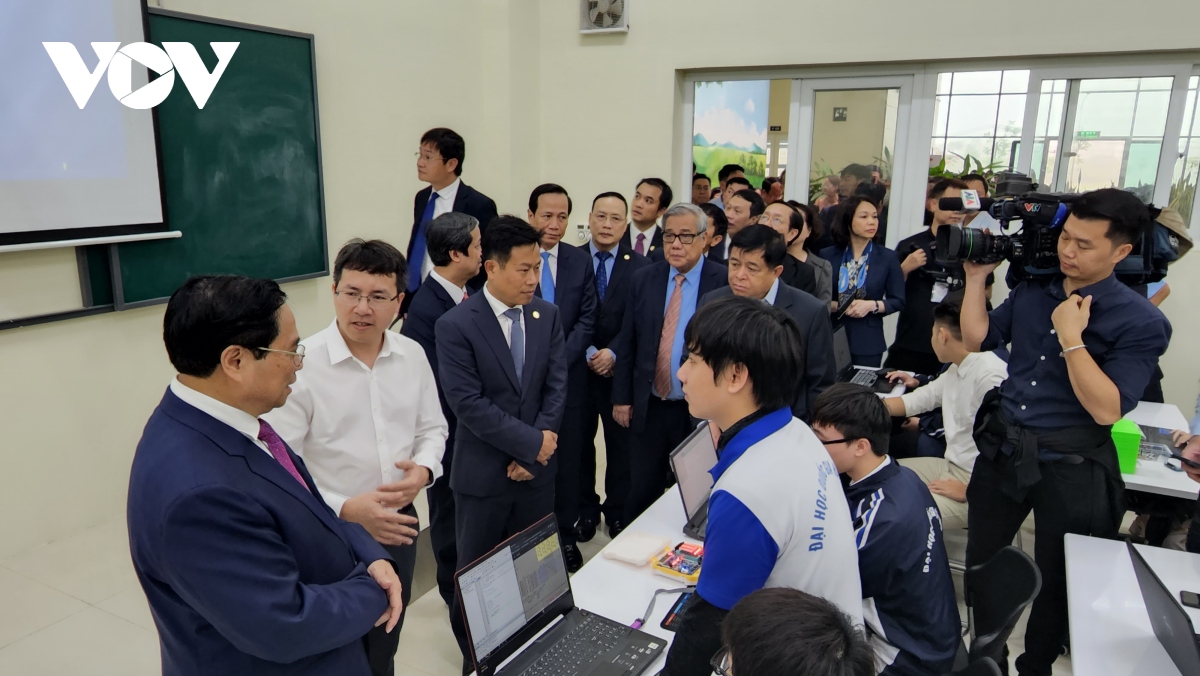 Song Nam Group attended the Conference on training and scientific research in the field of Semiconductor Chips and IoT Platform in the era of digital transformation